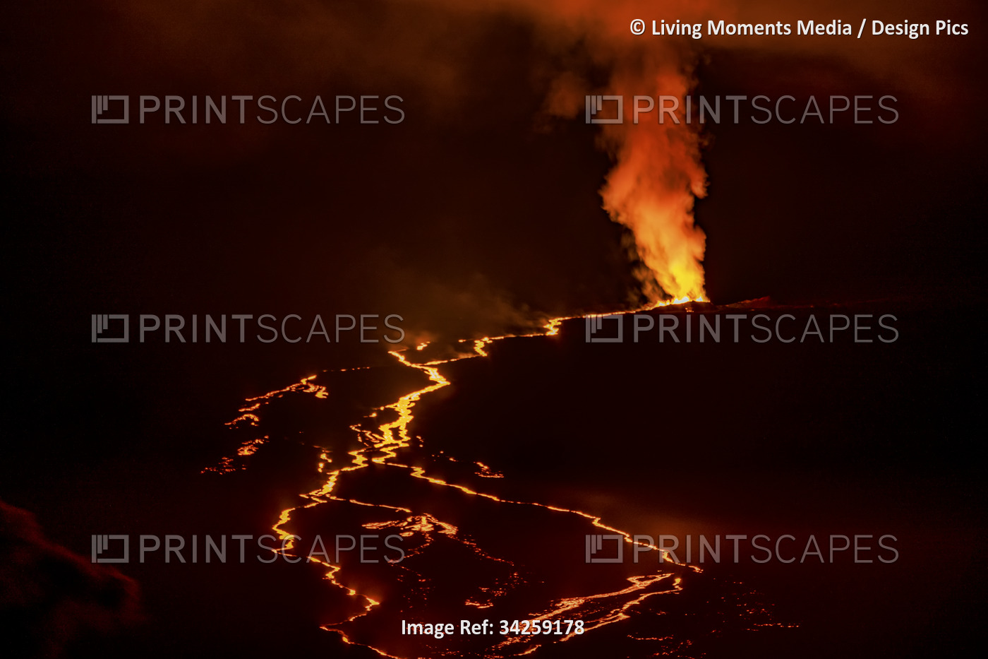 Fiery Lava flow of the 2022 eruption of Mauna Loa Volcano (Moku'āweoweo, the ...